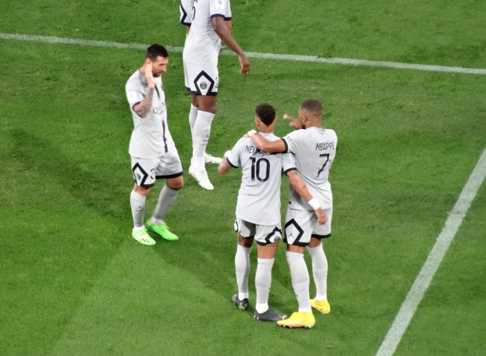 O futebol francês à beira do colapso: Como a ganância dos direitos de TV destruiu a Ligue 1 2 PSG em jogo da Ligue 1