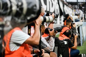 Fotógrafos com direitos de transmissão na Vila Belmiro