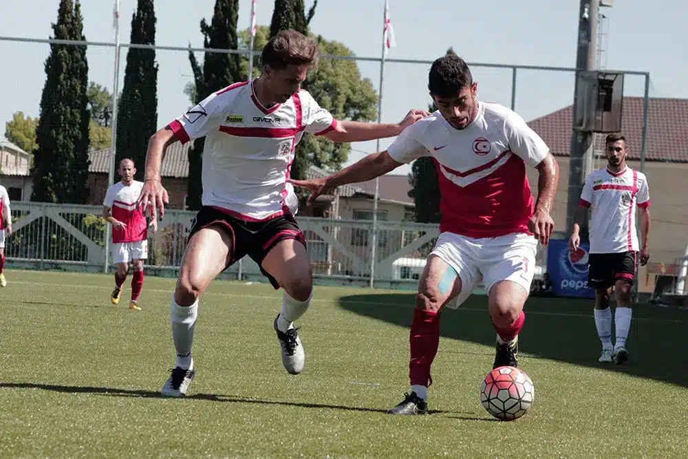 CONIFA: A outra Copa do Mundo 2 Jogo entre Chipre do Norte e Curdistão, pela Copa do Mundo CONIFA 2016.