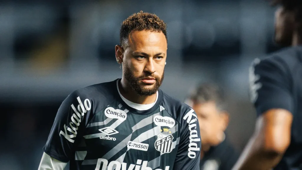 Neymar, jogador do Santos, em aquecimento pré-jogo.